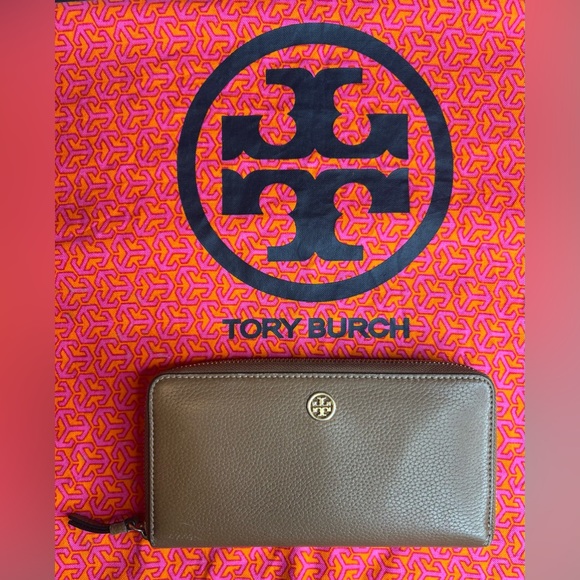 Tory Burch wallet - Picture 1 of 6